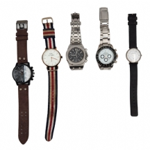 לוט של 5 שעונים ישנים