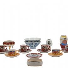 לוט של 22 חפצי פורצלן שונים