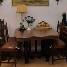 שולחן אוכל אנגלי עתיק מהמאה ה-19 (ויקטוריאני), עשוי עץ, יש פלטות להגדלה