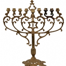 חנוכייה ישנה בסגנון עתיק, עשויה פליז יצוק, המחצית הראשונה של המאה העשרים