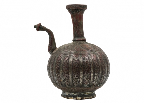 אפטבה הינדו-פרסי עתיק ויפה מהמאה ה-18 (1750-1800 בקירוב), עשוי נחושת מעוטרת