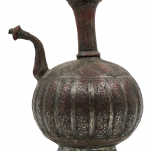 אפטבה הינדו-פרסי עתיק ויפה מהמאה ה-18 (1750-1800 בקירוב), עשוי נחושת מעוטרת