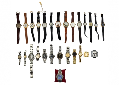 לוט של 27 שעונים ישנים