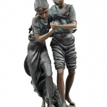 'נער ונערה' - פסל ברונזה גדול