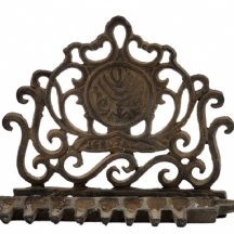 לאספני חנוכיות ישנות - חנוכייה ישנה עשויה פליז