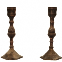 זוג פמוטים ישנים עשויים פליז