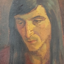 'פורטרט גבר עם שיער ארוך וחולצה אדומה' - ציור ישן, שמן על בד מוצמד ללוח, חתום