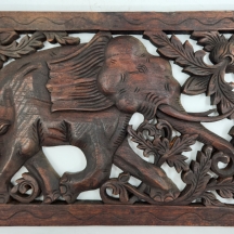 תבליט הודי ישן, עשוי עץ מגולף בעבודת יד אמן