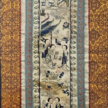 תמונה סינית עתיקה רקומה ביד על בד משי, תחומה באריג מאוחר, הבד הרקום המרכזי 1890-