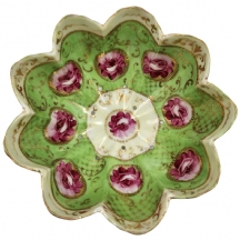 כלי פורצלן יפני (מסננת), מעוטר ציורי יד באמייל פוליכרום ובזהב בדגם שושנים על רקע