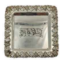 צלחת מצות מהודרת לפסח, עשויה מתכת מצופה כסף