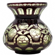 כד קריסטל צ'כי גדול עשוי קריסטל מרובד בבורדו על ירוק, ליטוש מסוג: 'cut to clear'