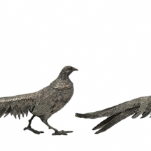 זוג קישוטי שולחן אוכל, בדמות פסיונים (זכר ונקבה), עשויים מתכת מצופה כסף