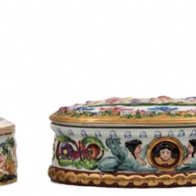 לוט של 2 כלי קרמיקה איטלקיים, תוצרת 'קפודימונטה' (Capodimonte)