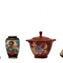 לוט של 4 פריטים אסיתים