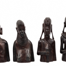 לוט של 4 פסלי עץ אפריקאים