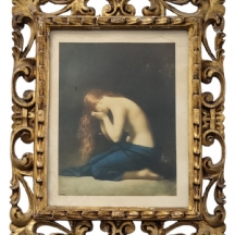 'בוכיה' - הדפס ישן, חתום בפלטה, נתון במסגרת עץ יפה בסגנון עתיק