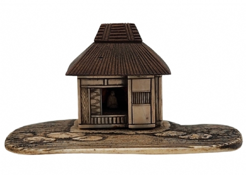 המלצת הכרוז - קישוט שולחני יפני עתיק מהמאה ה-19, עשוי עץ וחומר נוסף מגולף