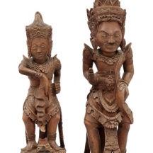 זוג פסלי עץ עץ עתיקים מאינדונזיה, המאה ה-19 (חותמות נאציות בבסיס)