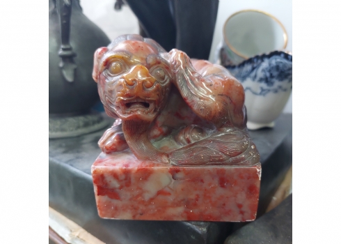 קישוט שולחני סיני ישן בצורת חותם אימפריאלי, עשוי אבן סבון 'שושאן'