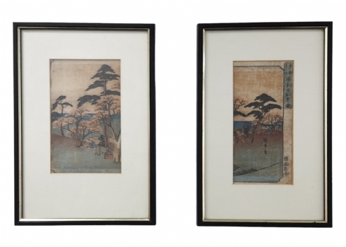 לוט של שתי תמונות ממוסגרות ובהן הדפסים יפנים עתיקים על פי חיתוך עץ