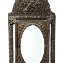 ארונית למברשות נעליים ישנה, עשויה עץ וחזית