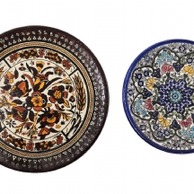 לוט של 2 צלחות קרמיקה דקורטיביות