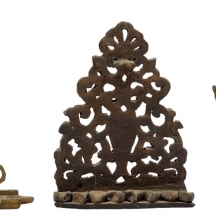 לוט של 3 חנוכיות ישנות עשויות יציקת פליז