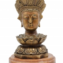 פסל ברונזה סיני בדמות ראשה של האלה גואן יין