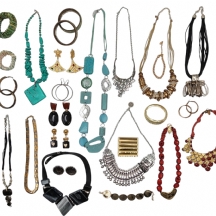 לוט של 34 תכשיטי אופנה