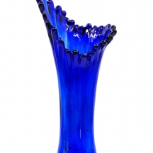 אגרטל זכוכית כחול וגדול, עשוי בעבודת ניפוח ידנית