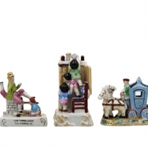 לוט של 5 פסלוני פורצלן ישנים שונים, יצרנים וגדמים שונים, לא חתומים, מעוטרים