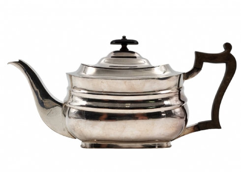 קומקום תה אנגלי עשוי מתכת מצופה כסף, חתום, ידית עץ