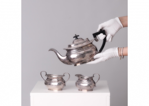סט כלי הגשה אנגלי עתיק עשוי מתכת מצופה כסף מתוצרת: Garrard London & Company