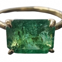 טבעת זהב 14K משובצת אבן אמרלד ויהלומים