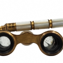 משקפת תיאטרון או אופרה ישנה ויפה