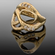 טבעת זהב משובצת זירקוניה וניתנת לשיבוץ אבן אובאלית