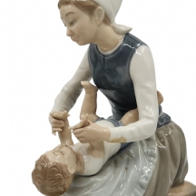 פיסלון פורצלן ספרדי מתוצרת: 'נאו' (NAO) (מבית 'ידרו', Lladro)