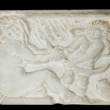 תבליט שיש אומנותי בדמות ונוס וקופידון