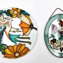 זוג קישוטי קיר לתליה, עשויים זכוכית בסגנון ויטראז'