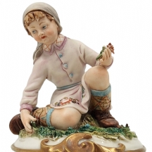 'ילדה קוטפת פרחים' - פסל איטלקי מתוצרת קפודימונטה (Capodimonte)