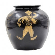 כד קרמיקה ישראלי מתוצרת כפר מנחם, מעוטר וחתום, יתכן והעיטור מאוחר