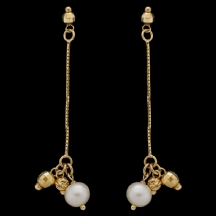 זוג עגילים עשוי זהב צהוב משובצים פנינים