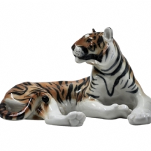 פסל פורצלן בדמות טיגריס, מעוטר בצביעת יד באמייל, לא חתום