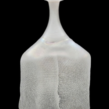 בקבוק זכוכית מתוצרת 'קוסטה בודה' על פי עיצוב של האמן ברטיל ואליין משנת 1978