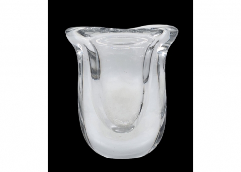 כד זכוכית מאסיבי מתוצרת 'קוסטה בודה' (Kosta Boda) שבדיה, חתום