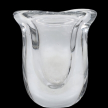 כד זכוכית מאסיבי מתוצרת 'קוסטה בודה' (Kosta Boda) שבדיה, חתום