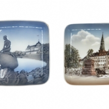 לוט של 2 צלוחיות פורצלן דניות מרובעות מתוצרת 'בינג אנד גרונדהאל' (Bing & Grondah