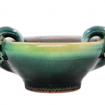 כלי קרמיקה בסגנון אר דקו, מעוטר בזיגוג בגווני ירוק וכחול, לא חתום