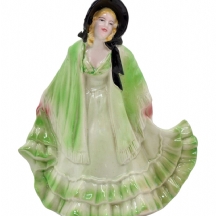 פסל חרסינה ישן ויפה, בדמות אישה בשמלה ירוקה (ויוויאן לי בסרט חלף עם הרוח)